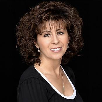 Portrait of Ruby Valdez, Associate Broker